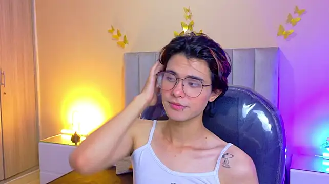 Chat +18 de Derek_Sinn ao vivo