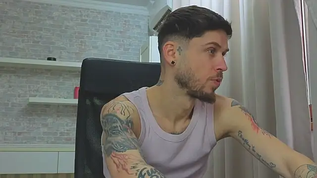 Онлайн чат XXX JonahShaw