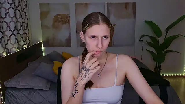 MiaCream's Live XXX Chat
