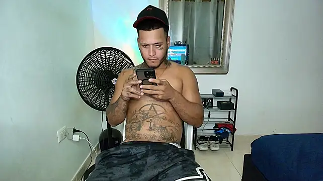 crow_black00n Live XXX chat