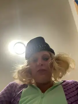 KITTYBOOBOOFUXXn Live XXX chat