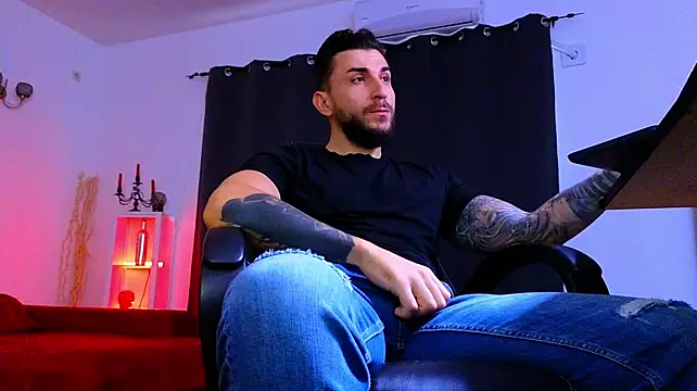 MightyAaron66 élő XXX-chatje