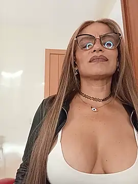 צ'אט XXX בשידור חי של CristalDivine
