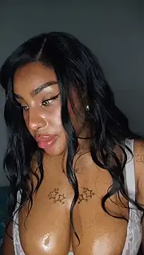 Queen_Amara Adlı Modelin Canlı XXX Sohbeti