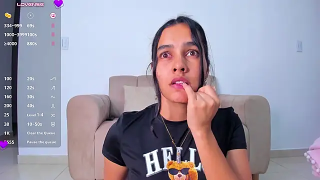 samara_jonness Adlı Modelin Canlı XXX Sohbeti