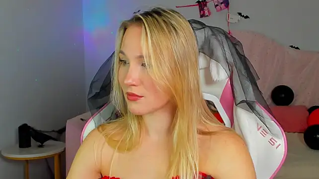 ElaraVoltage Adlı Modelin Canlı XXX Sohbeti