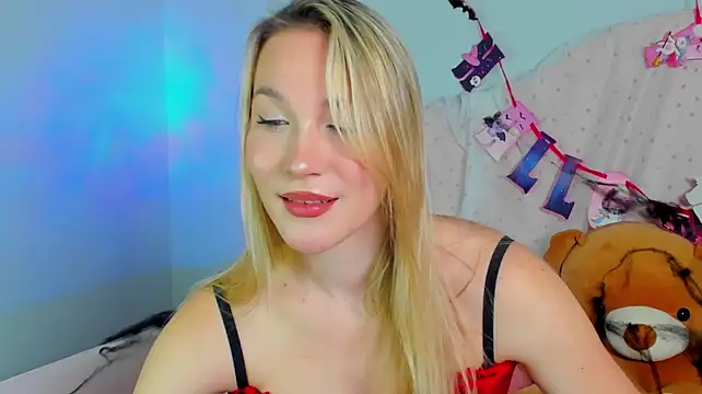 ElaraVoltage's Live XXX Chat