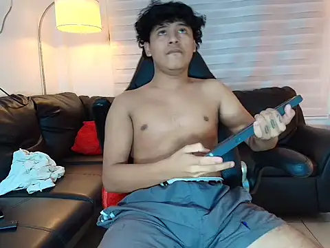 Chat +18 de kristhofer_levis_ ao vivo