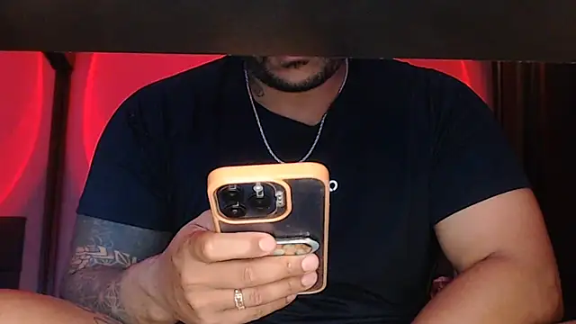 aleparrudo Show in webcam