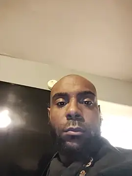 yescum77 Show in webcam
