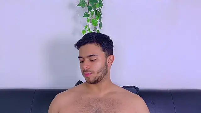 Chatroom XXX en direct de TylerWest_