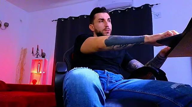 MightyAaron66 Live XXX-chat