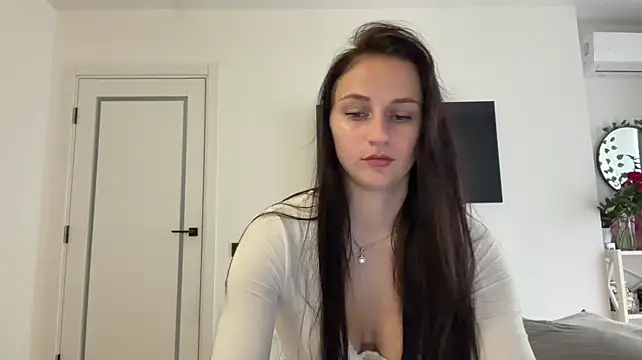 Luna_Velvet_l Adlı Modelin Canlı XXX Sohbeti