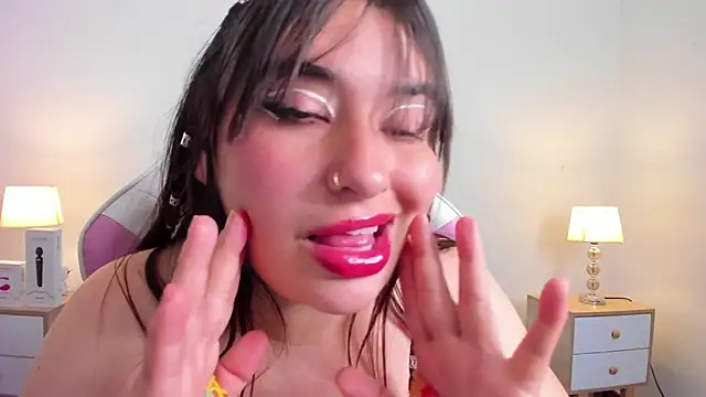SofyMessy Adlı Modelin Canlı XXX Sohbeti