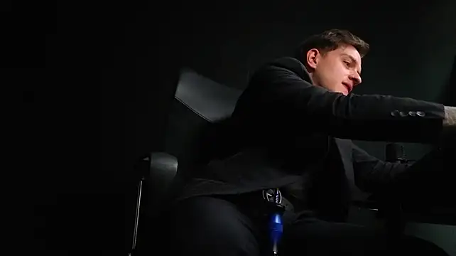 FelixStarkk XXX чат на живо