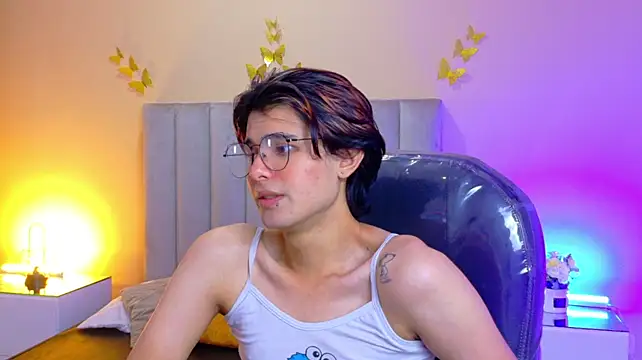 Chat +18 de Derek_Sinn ao vivo
