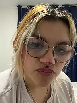 XXX chat uživo modela Sophia_Weest99