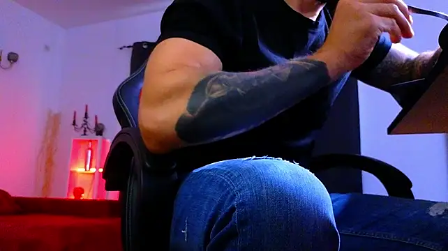MightyAaron66 Adlı Modelin Canlı XXX Sohbeti