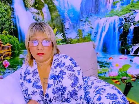 indianroxy Chat XXX live