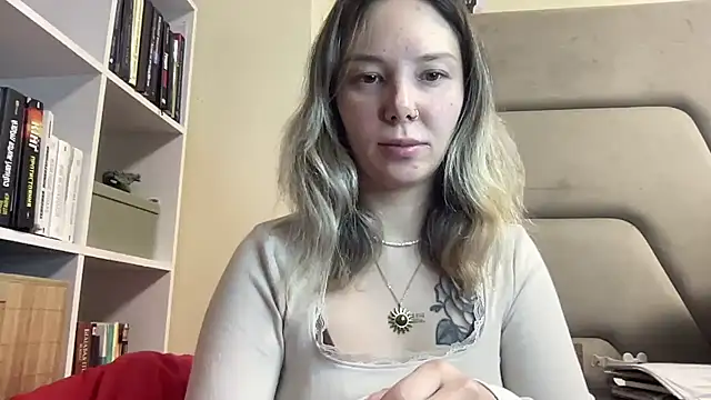 Show modela Sweet_Peachyyi na web-kameri