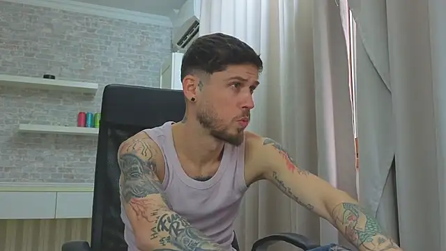 JonahShaw Chat XXX in diretta