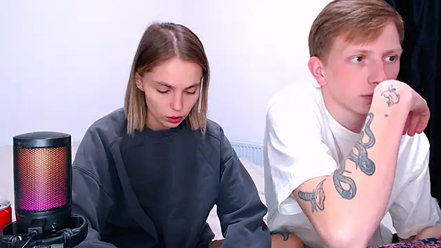 XXX chat uživo modela juliaanddima