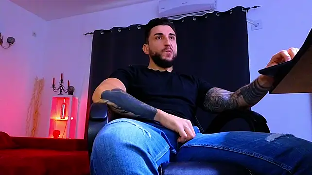 MightyAaron66 Adlı Modelin Canlı XXX Sohbeti