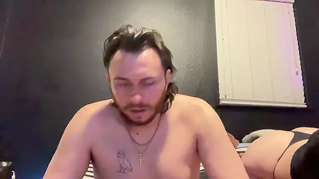 XXX chat uživo modela hungandcloudy