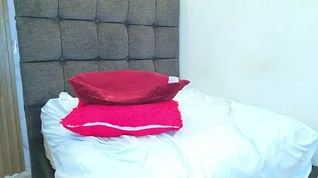 aly_n_sebas' Live XXX Chat