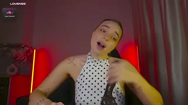 violla_sinzz Adlı Modelin Canlı XXX Sohbeti