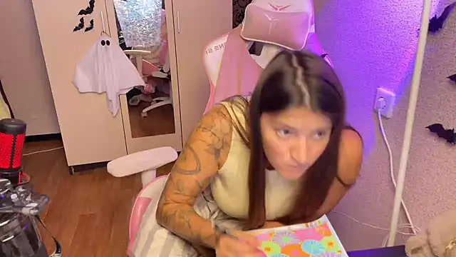 แชท XXX สดของ Katrin__kiss