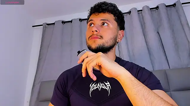 ApoloKlein élő XXX-chatje