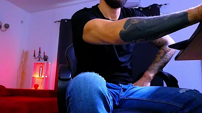 MightyAaron66's Live XXX Chat