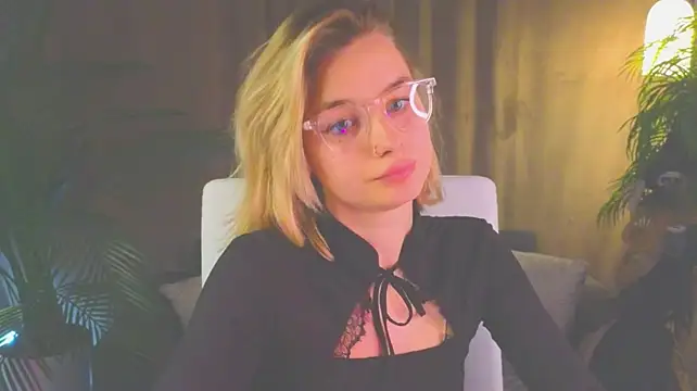 Chat +18 de NoraMoreau ao vivo