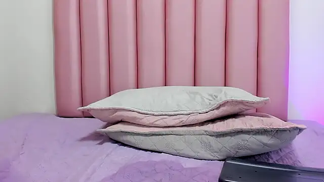 LauAllYours_'s Live XXX Chat