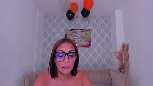 miapins Chat XXX live