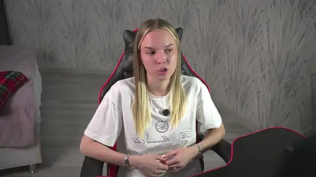 EmeldaHelmich Live XXX-chat
