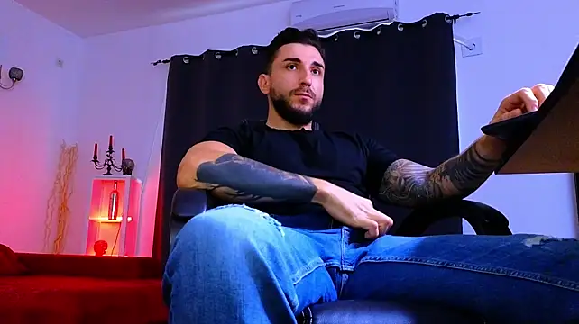 MightyAaron66's Live XXX Chat
