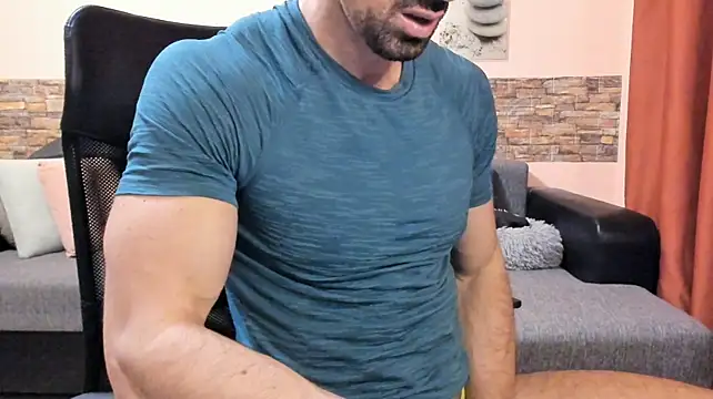 HotHunkTrainer Adlı Modelin Canlı XXX Sohbeti