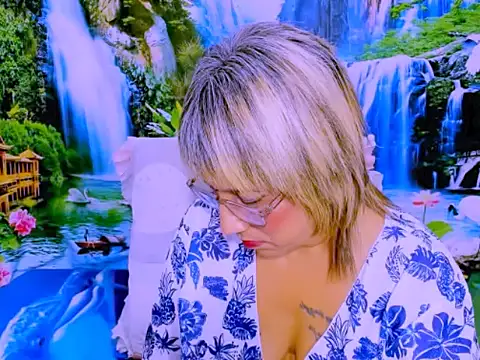 XXX chat uživo modela indianroxy