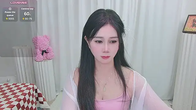 Emily-666 现场XXX聊天
