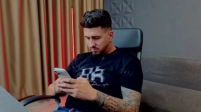 LoganStroud Live XXX Chat