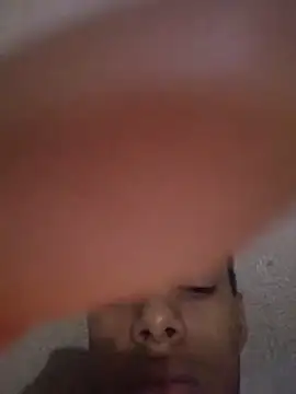 Show modela Eduardo_mt18 na web-kameri