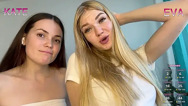 DoublleTroubleX's Live XXX Chat