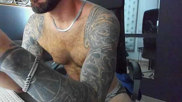 AronGrant Live XXX-chat