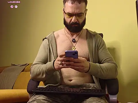 צ'אט XXX בשידור חי של DemonInvoker666