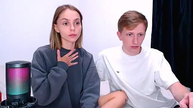XXX chat uživo modela juliaanddima