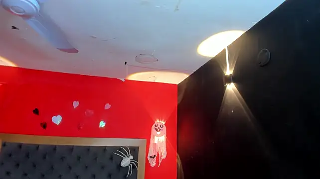 YayaHilton Live XXX-Chat