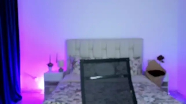 Little_miaa_ Adlı Modelin Canlı XXX Sohbeti