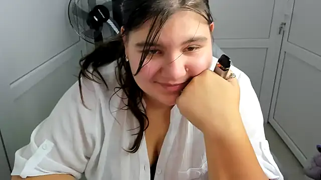 PhoenixFly Adlı Modelin Canlı XXX Sohbeti